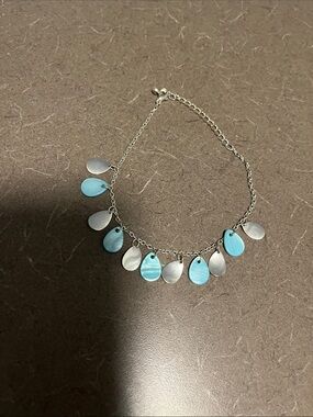 Delicate Blue Teardrop Charm Anklet - Silver tone